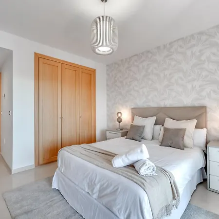 Apartment Vacation I The Sunrise Golden Mile Flat, Next To Convention Center, Recently Refurbished, Prime Location, 300m To The Marbella