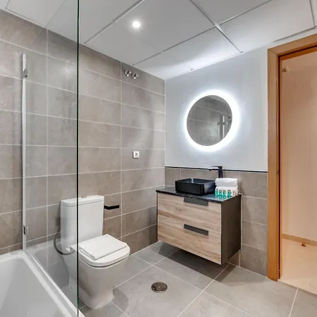 Apartment Vacation I The Sunrise Golden Mile Flat, Next To Convention Center, Recently Refurbished, Prime Location, 300m To The