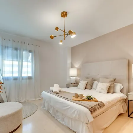 Apartment Vacation I The Sunrise Golden Mile Flat, Next To Convention Center, Recently Refurbished, Prime Location, 300m To The Marbella